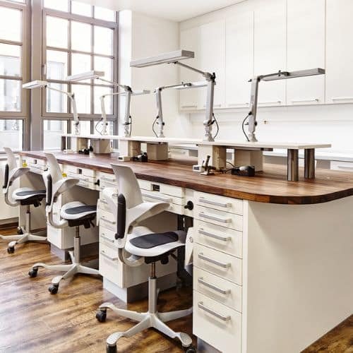 Information on lighting in the dental laboratory